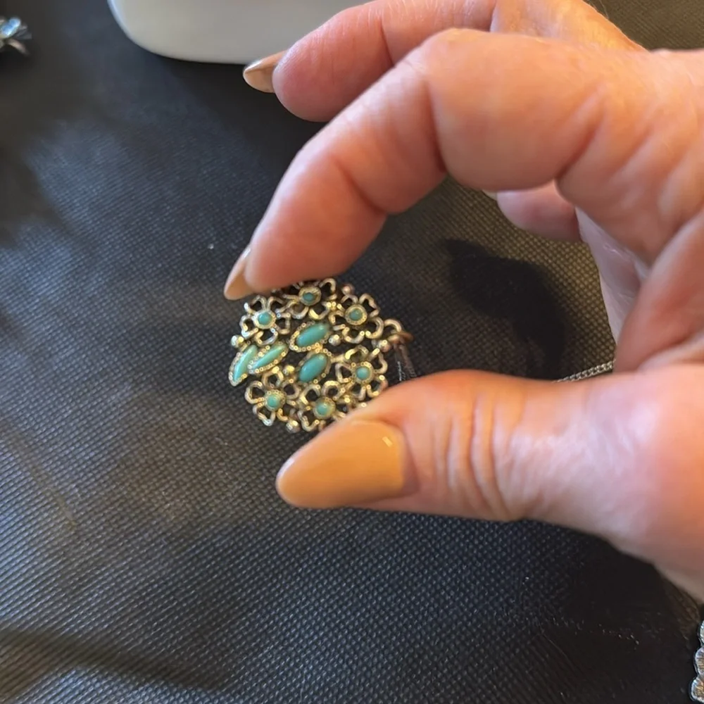 Elegant Silver and turquoise Floral‎ Pendant Necklace